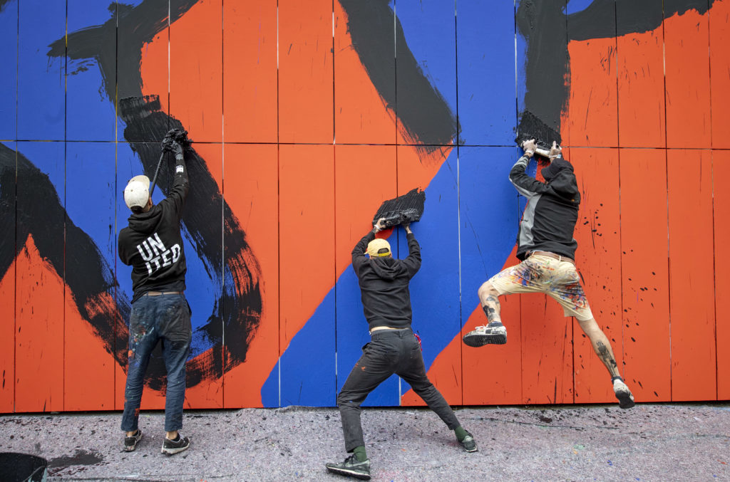 Broken Fingaz
paint the Urban Nation Museum Facade in Berlin, in June 2022. photo by Nika Kramer @urbannation_berlin  @brokenfingaz @nikakramer @stiftungberlinerleben @yesandpro #UrbanNationBerlin #UNARTIGStreetFest #TAOBS #TalkingAndOtherBananaSkins  #streetart #urbanart #berlin #IamNika #brokenfingaz #urbannation